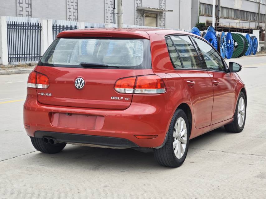 Volkswagen Golf 2012 car image #6