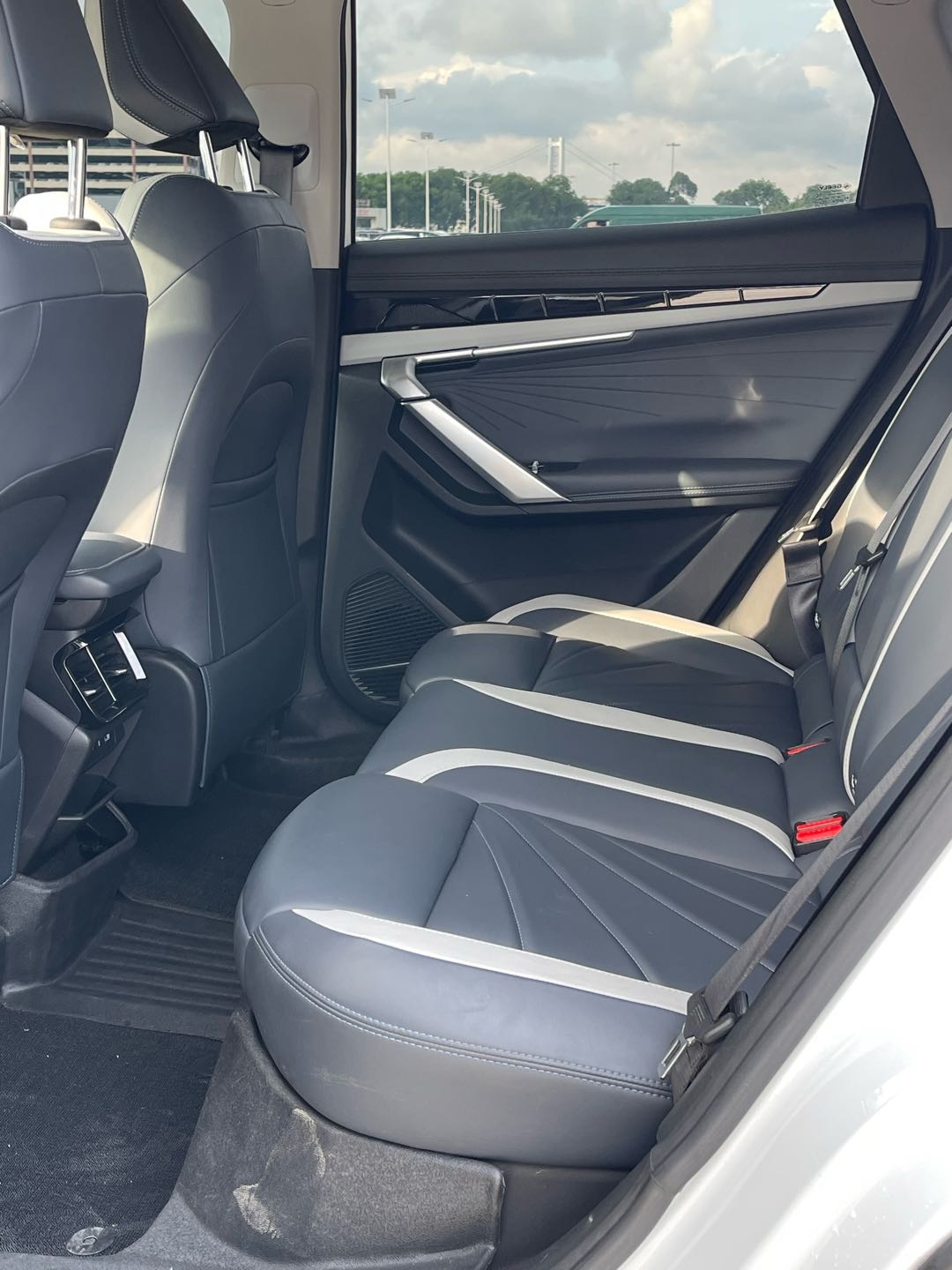 GEELY Boyue L 2023 صورة سيارة #6