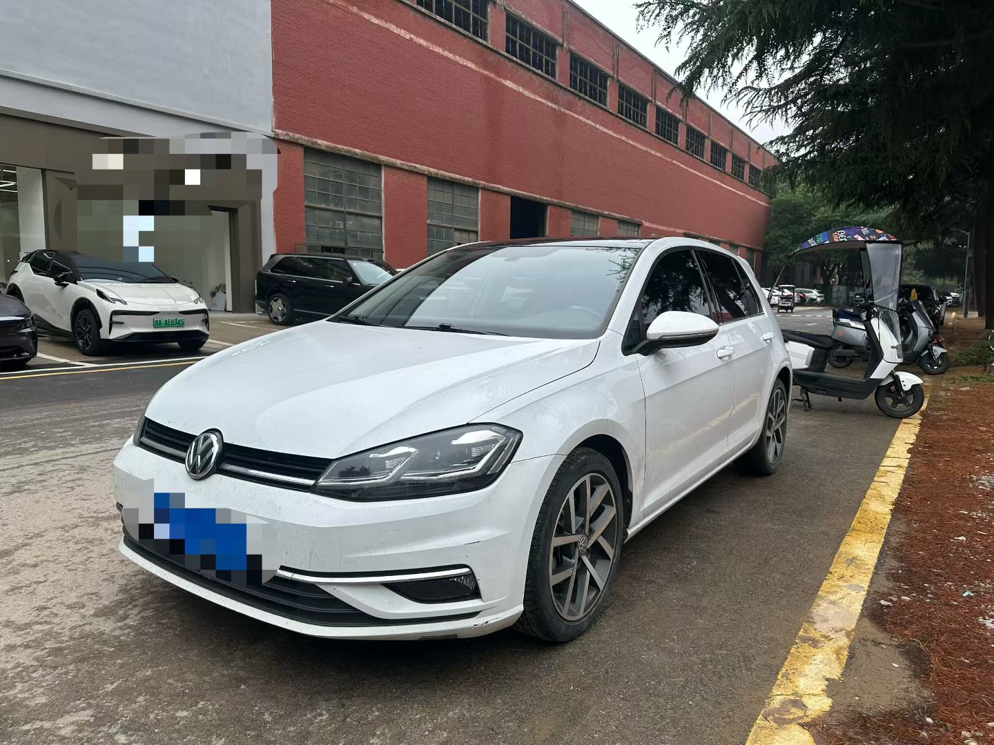 Volkswagen Golf 2018 car image #2