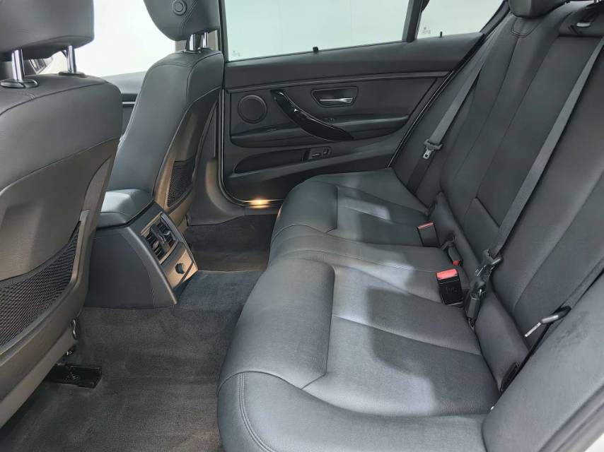 BMW 3 Series 2017 car image #5