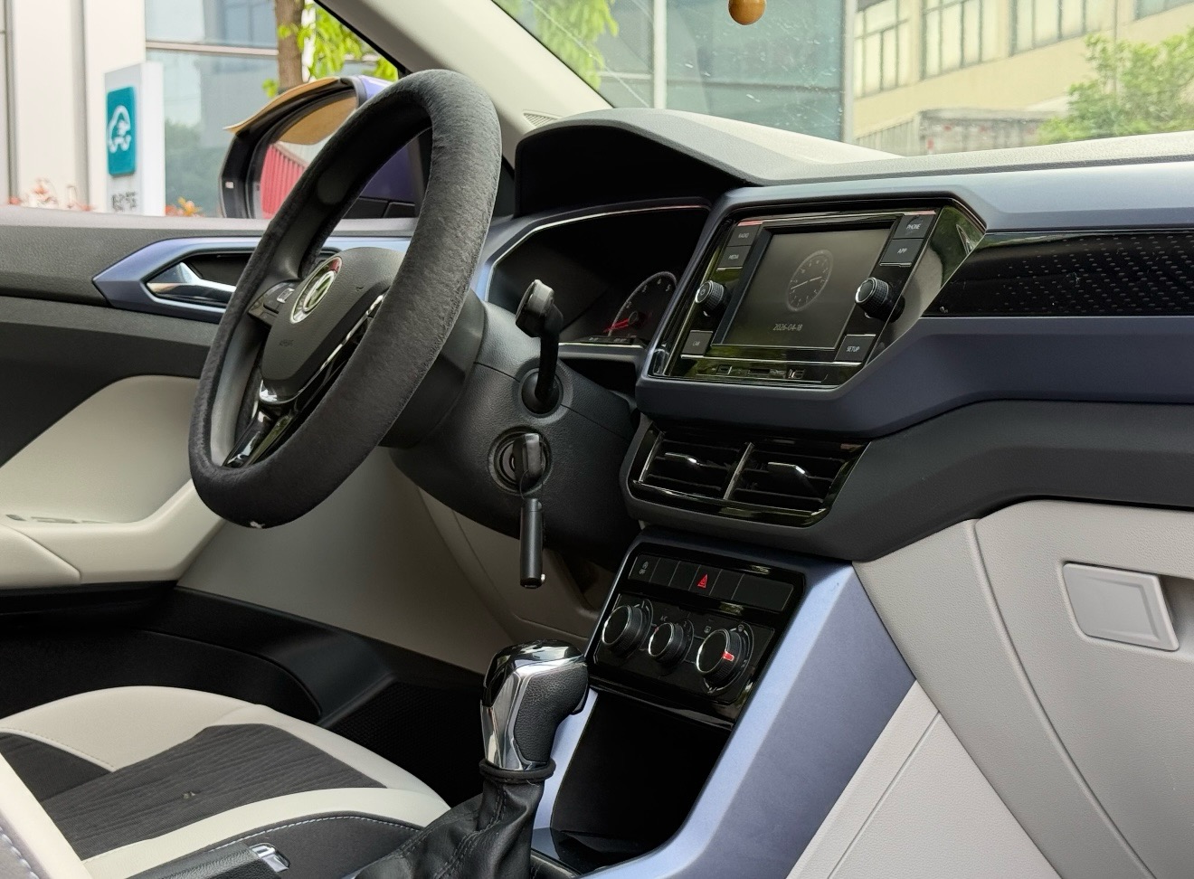 Volkswagen T-Cross 2020 #6 Volkswagen T-Cross 2020 car image #6