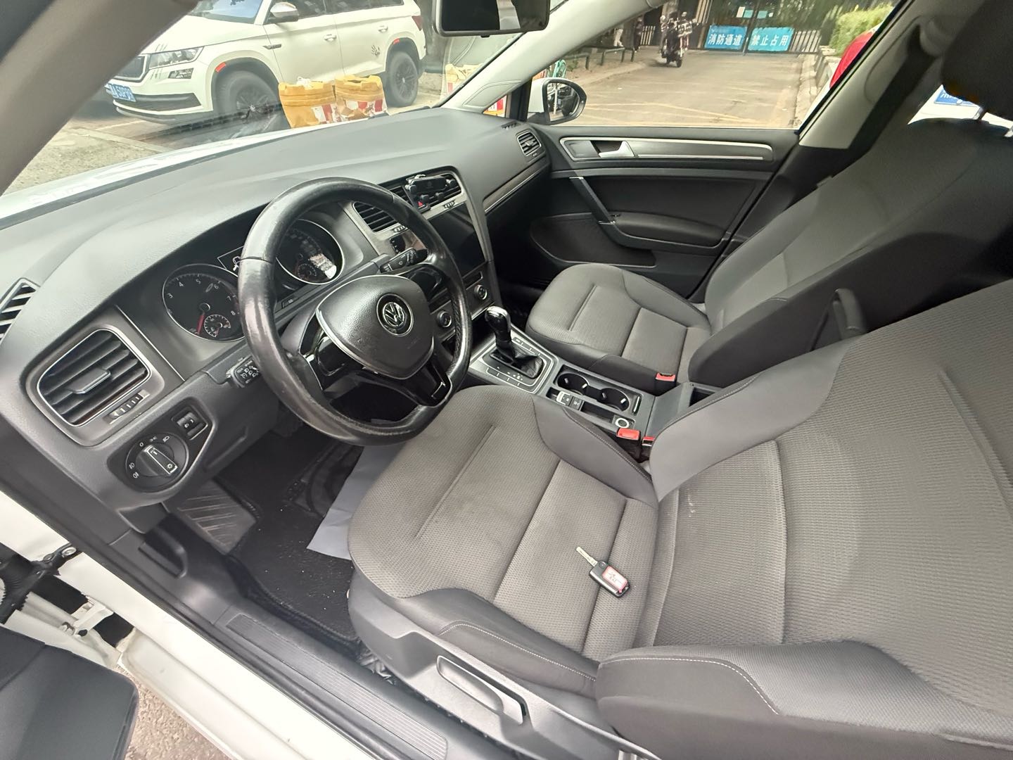 Volkswagen Golf 2015 car image #6