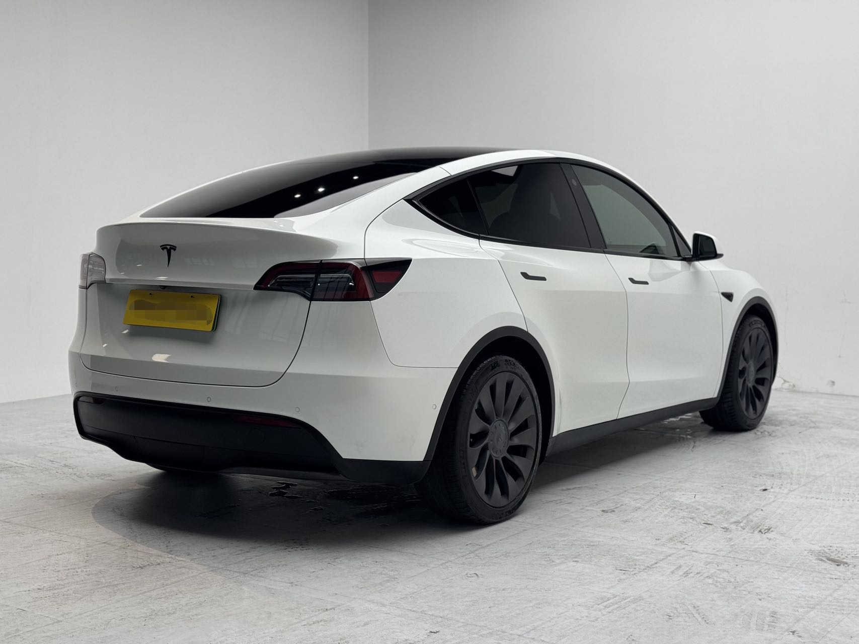 Tesla Model Y 2023 car image #6