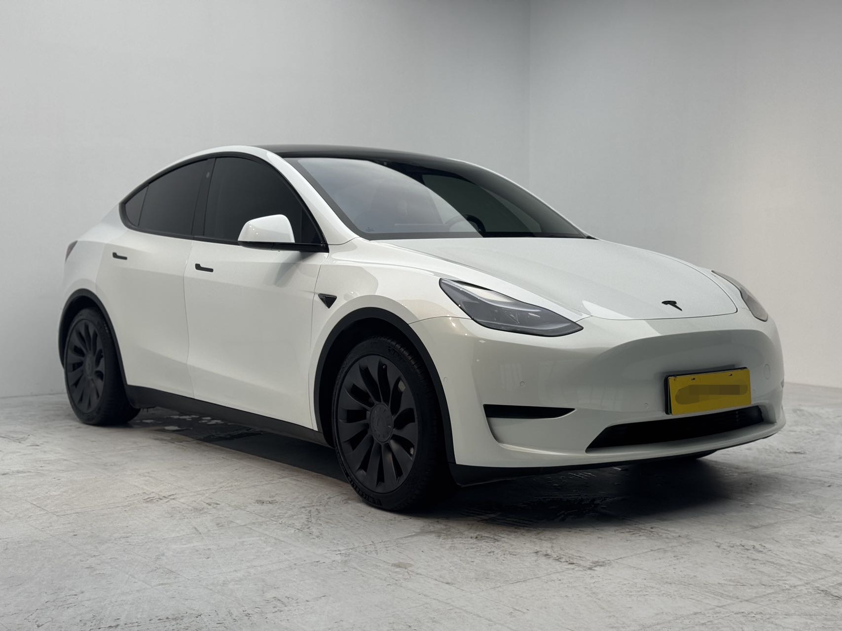 Tesla Model Y 2023 car image #5