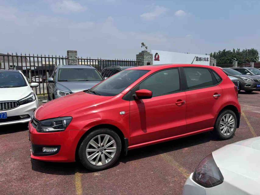 Volkswagen Polo 2012 car image #6