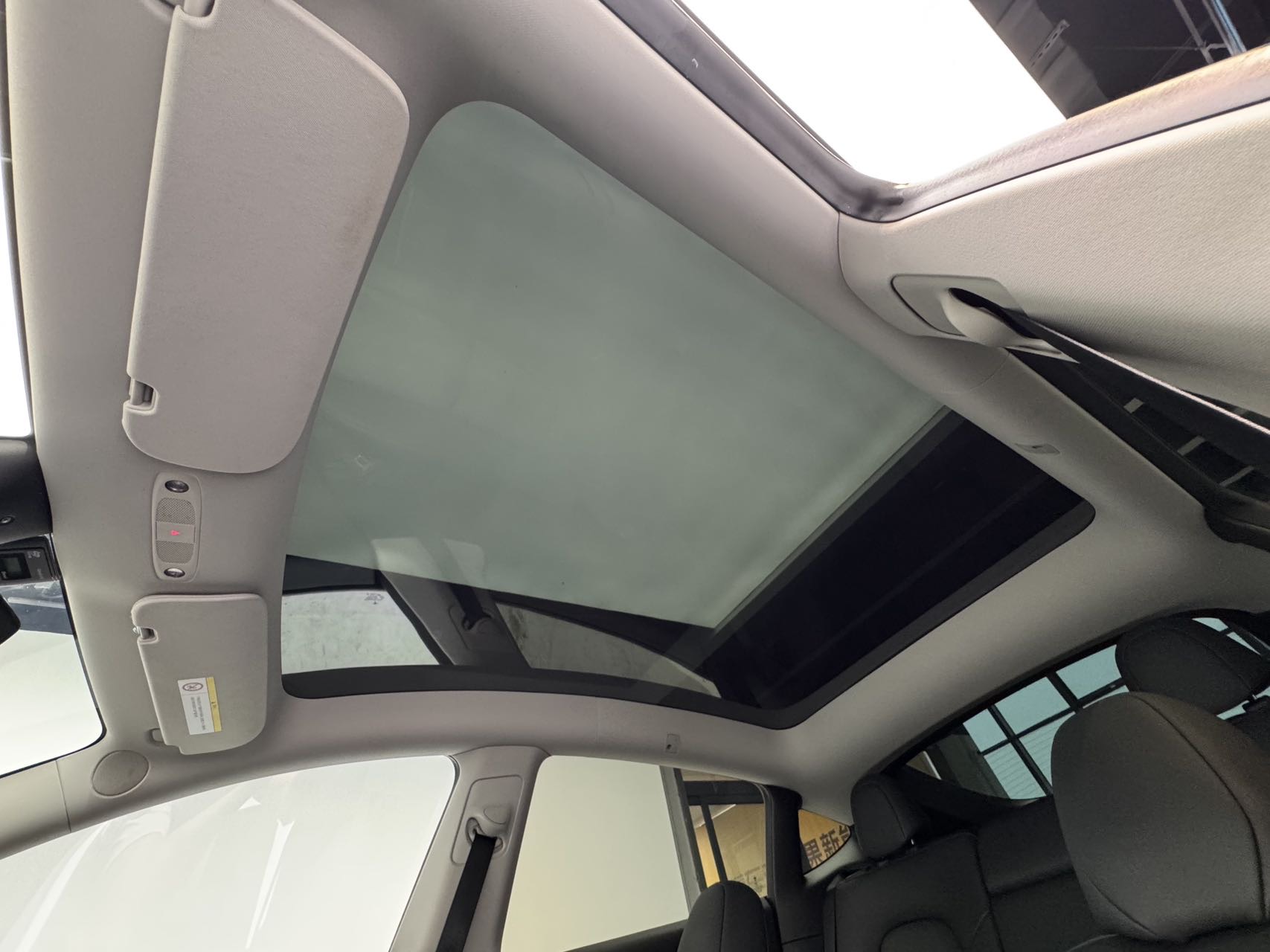 Tesla Model Y 2023 car image #20