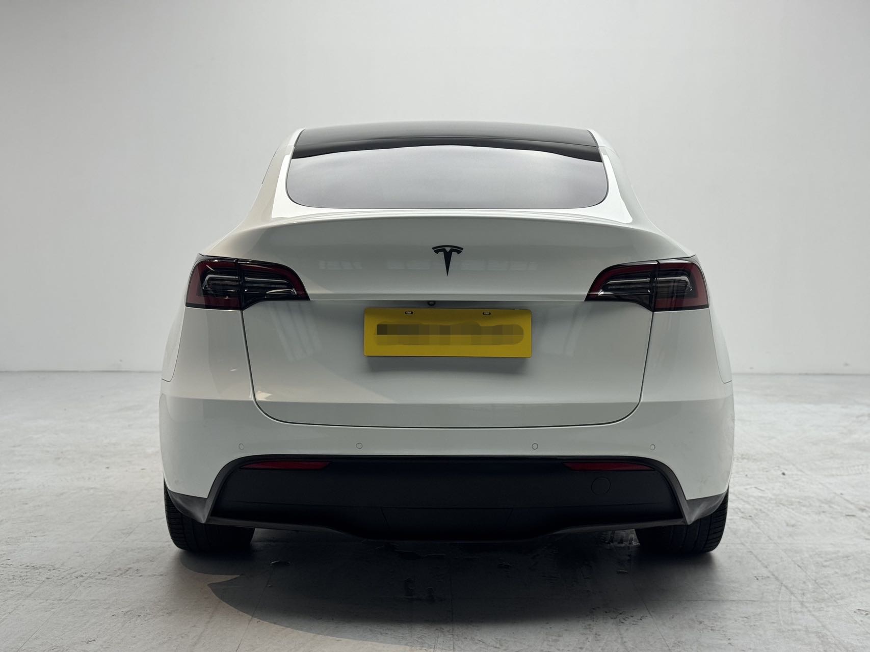 Tesla Model Y 2023 car image #7