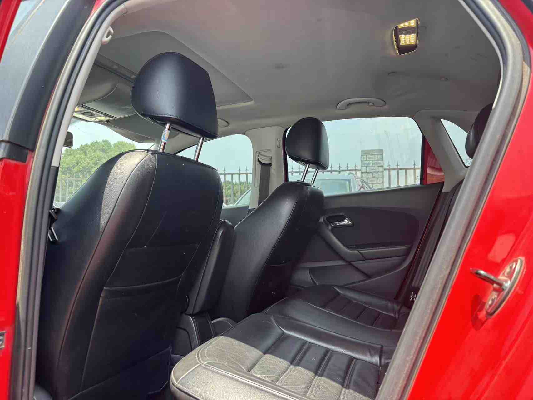 Volkswagen Polo 2012 car image #8