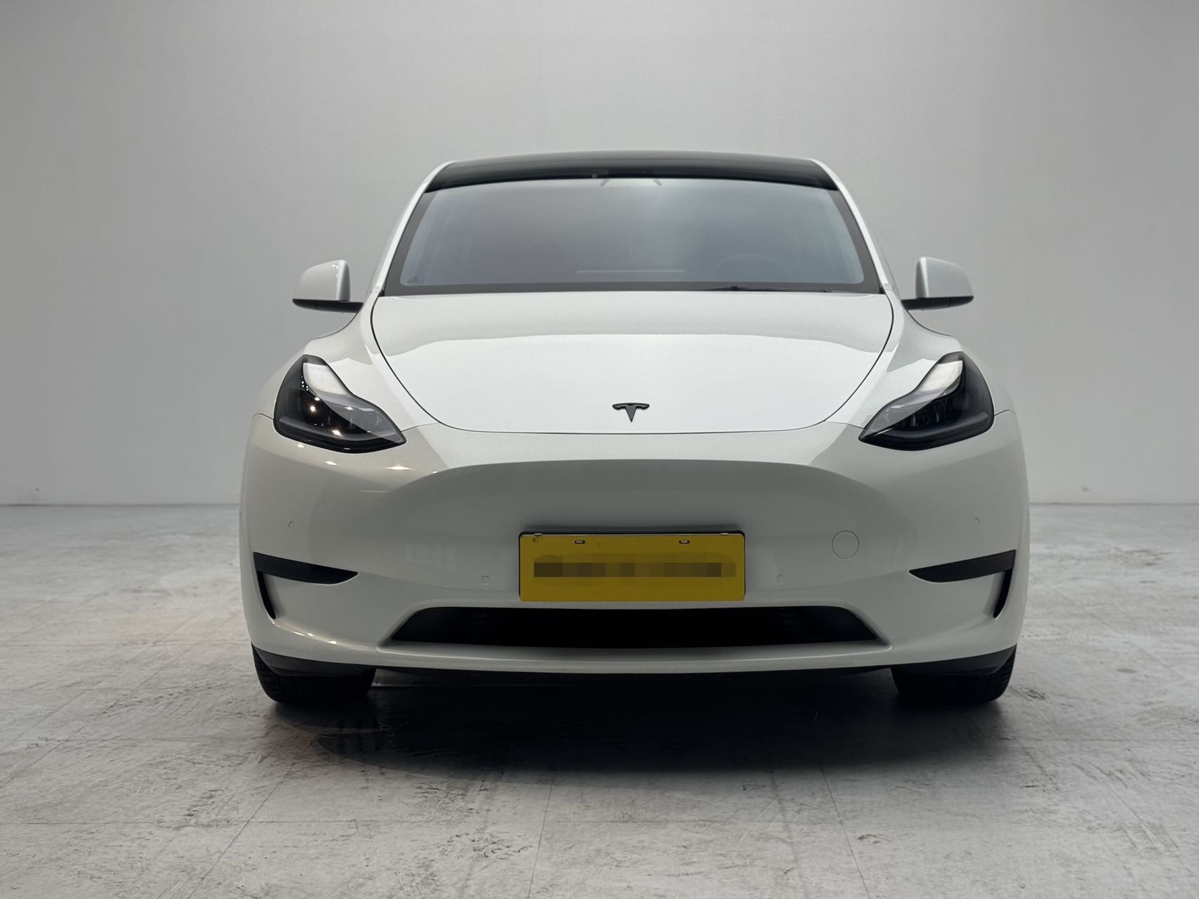 Tesla Model Y 2023 car image #4