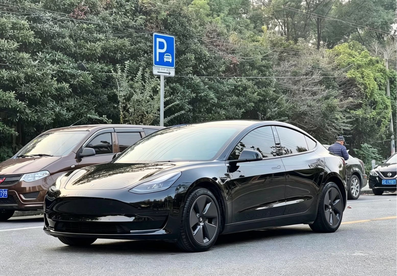 Tesla Model 3 2023 car image #2