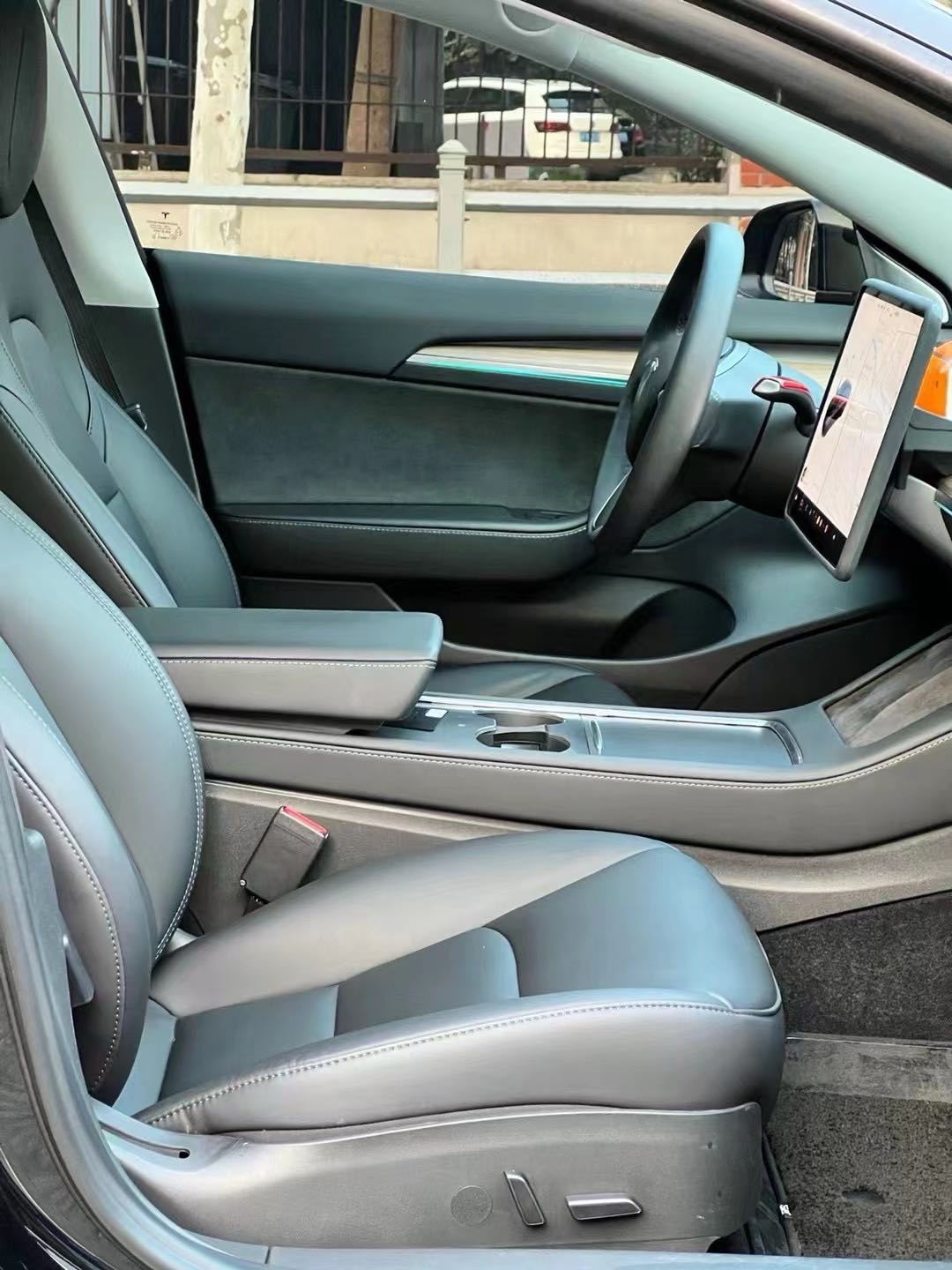 Tesla Model 3 2023 car image #11