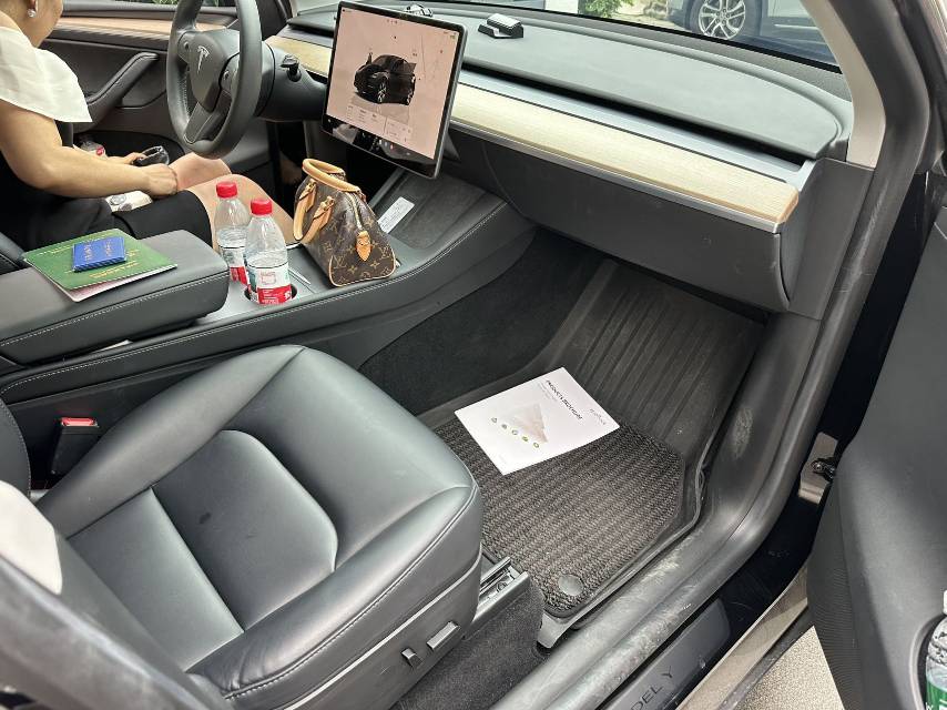 Tesla Model Y 2022 #8 Tesla Model Y 2022 car image #8