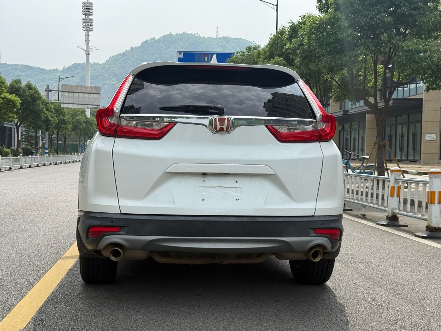 2019 car image #10