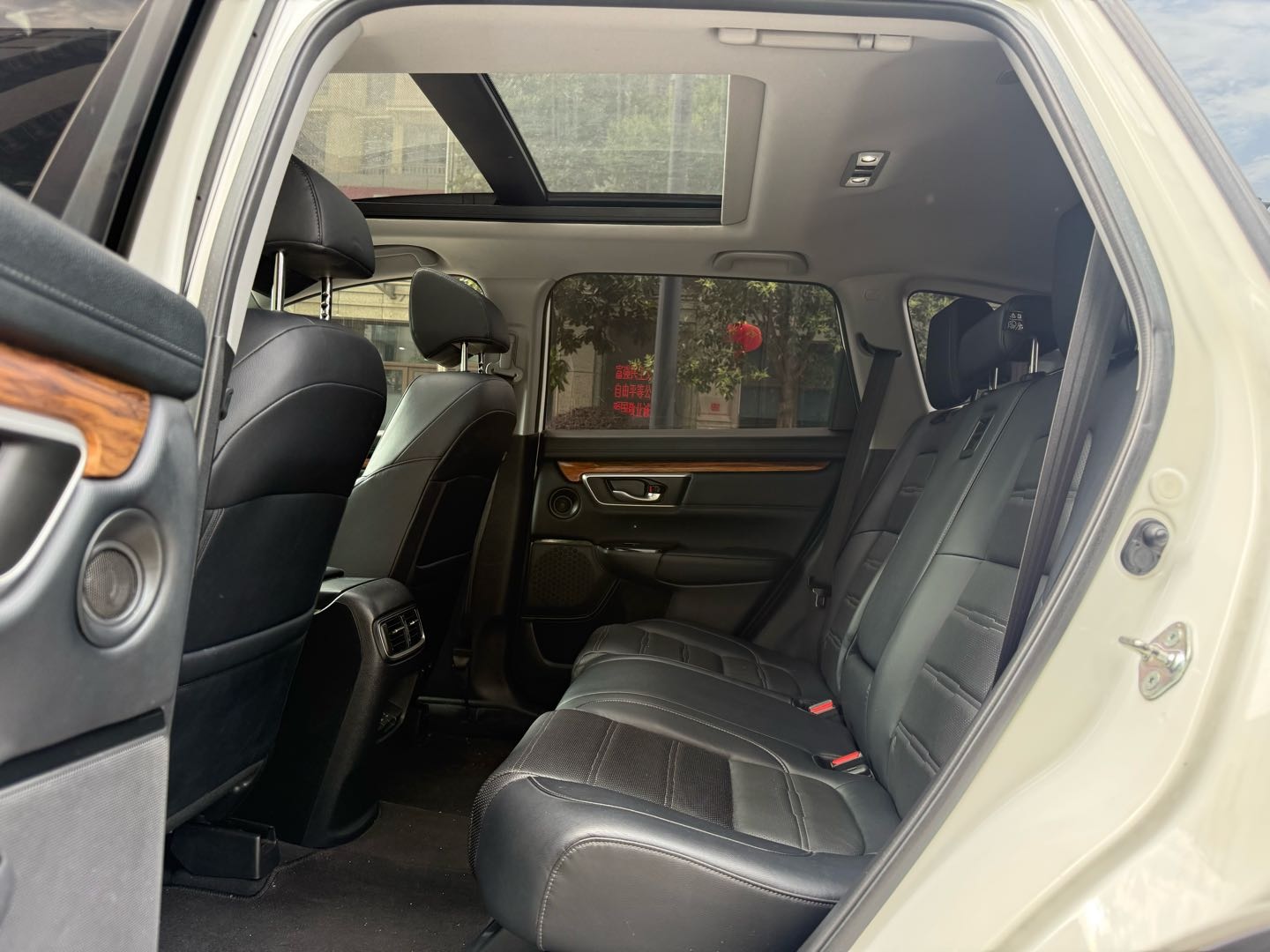 2019 car image #8