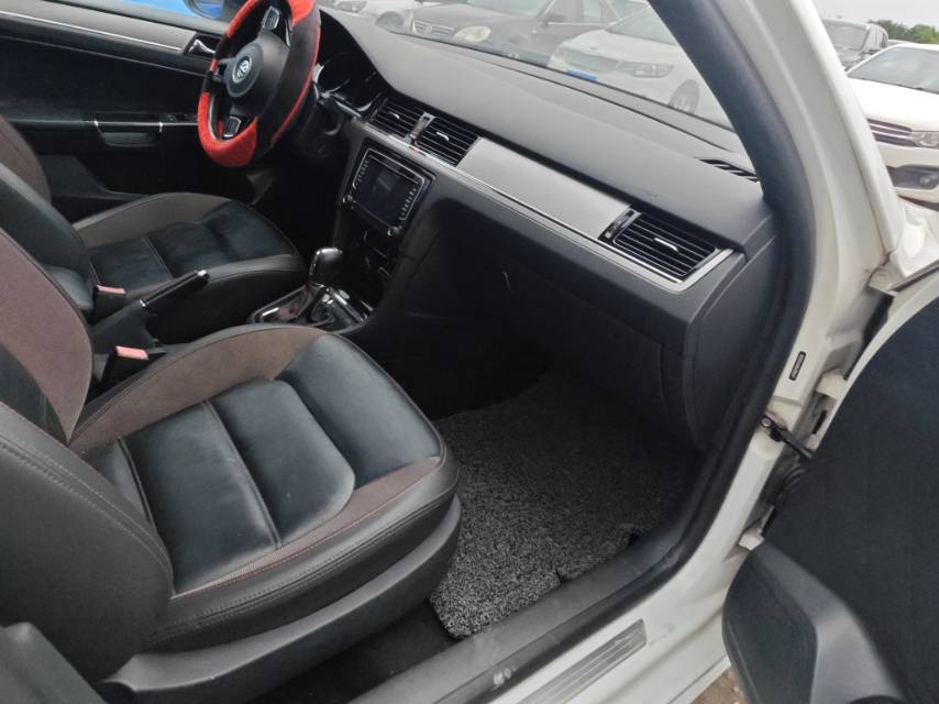 Volkswagen Bora 2015 car image #8