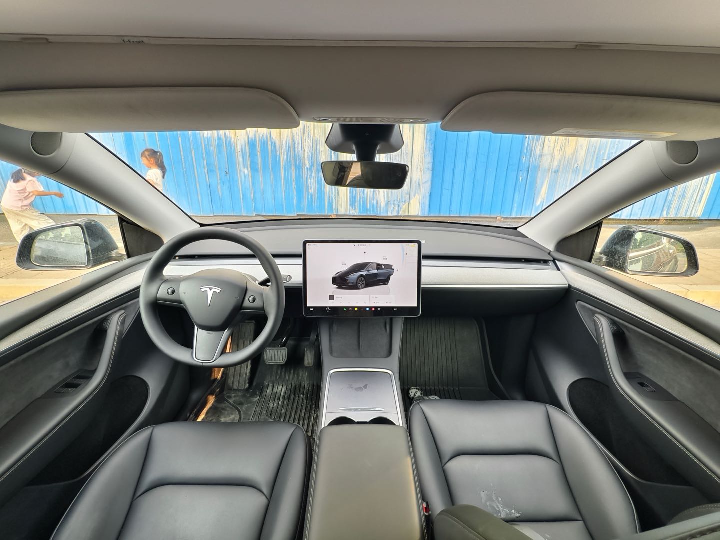 Tesla Model Y 2025 car image #7