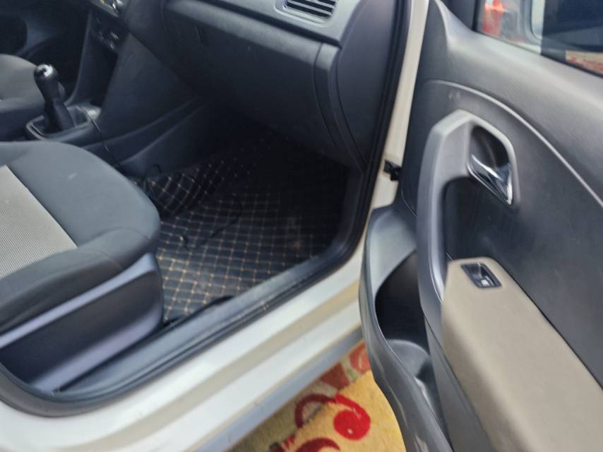 Volkswagen Polo 2014 car image #5
