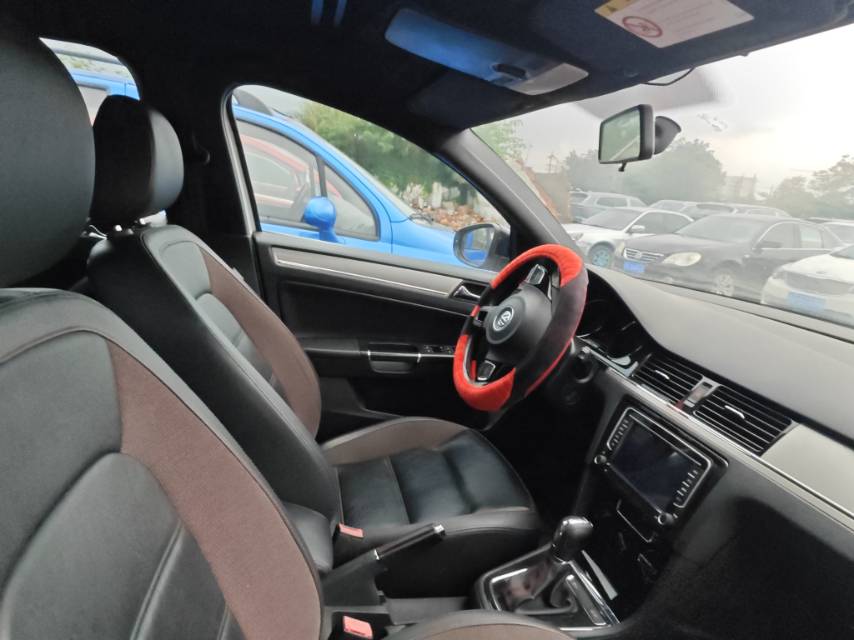 Volkswagen Bora 2015 car image #7