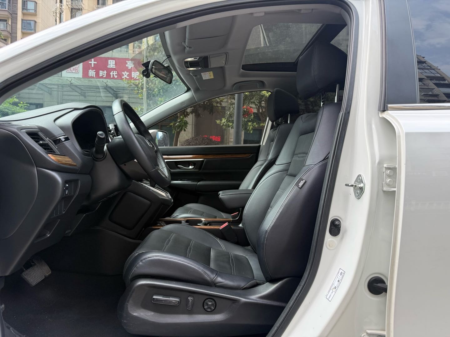 2019 car image #6