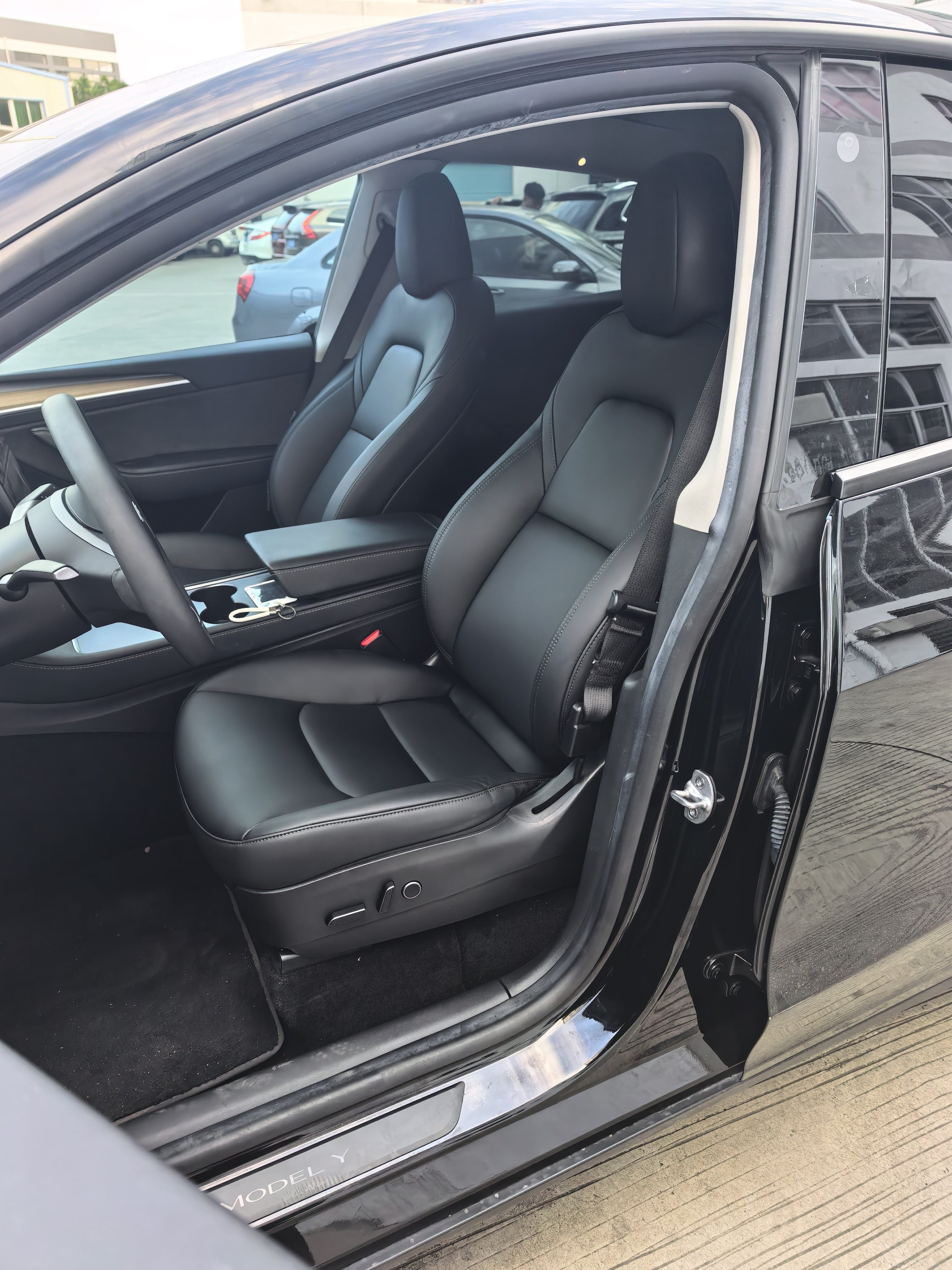 Tesla Model Y 2022 car image #5