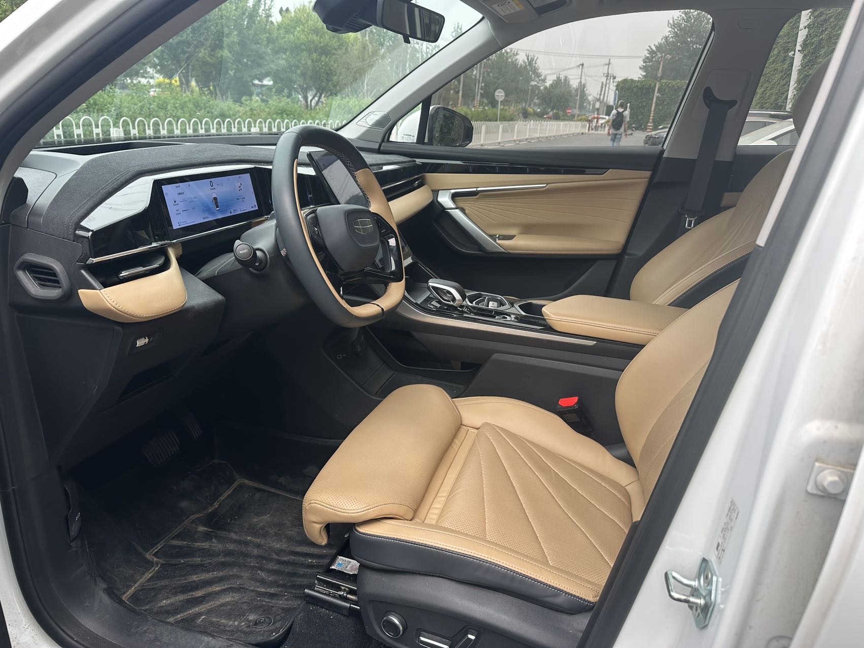 GEELY Boyue L 2022 car image #10