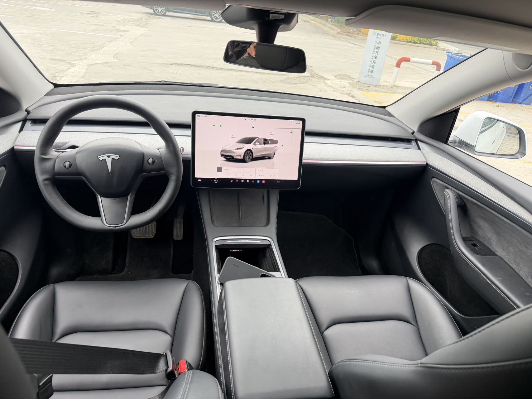 Tesla Model Y 2024 #8 Tesla Model Y 2024 car image #8