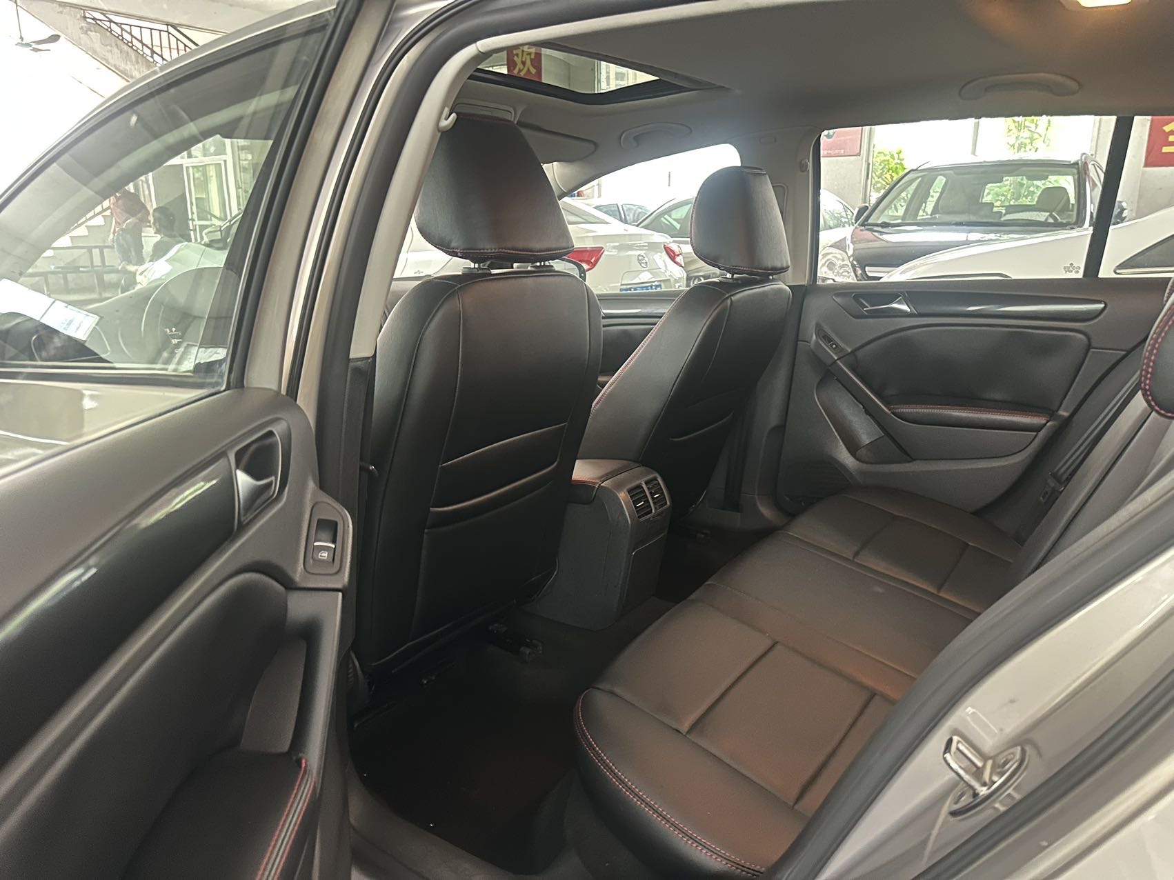 Volkswagen Golf 2013 car image #8