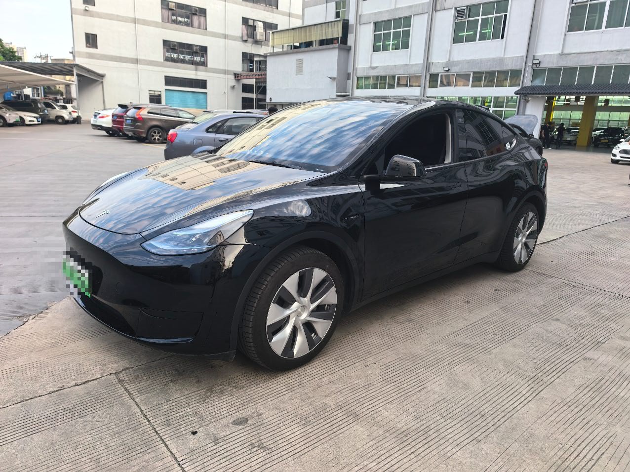 Tesla Model Y 2022 car image #2
