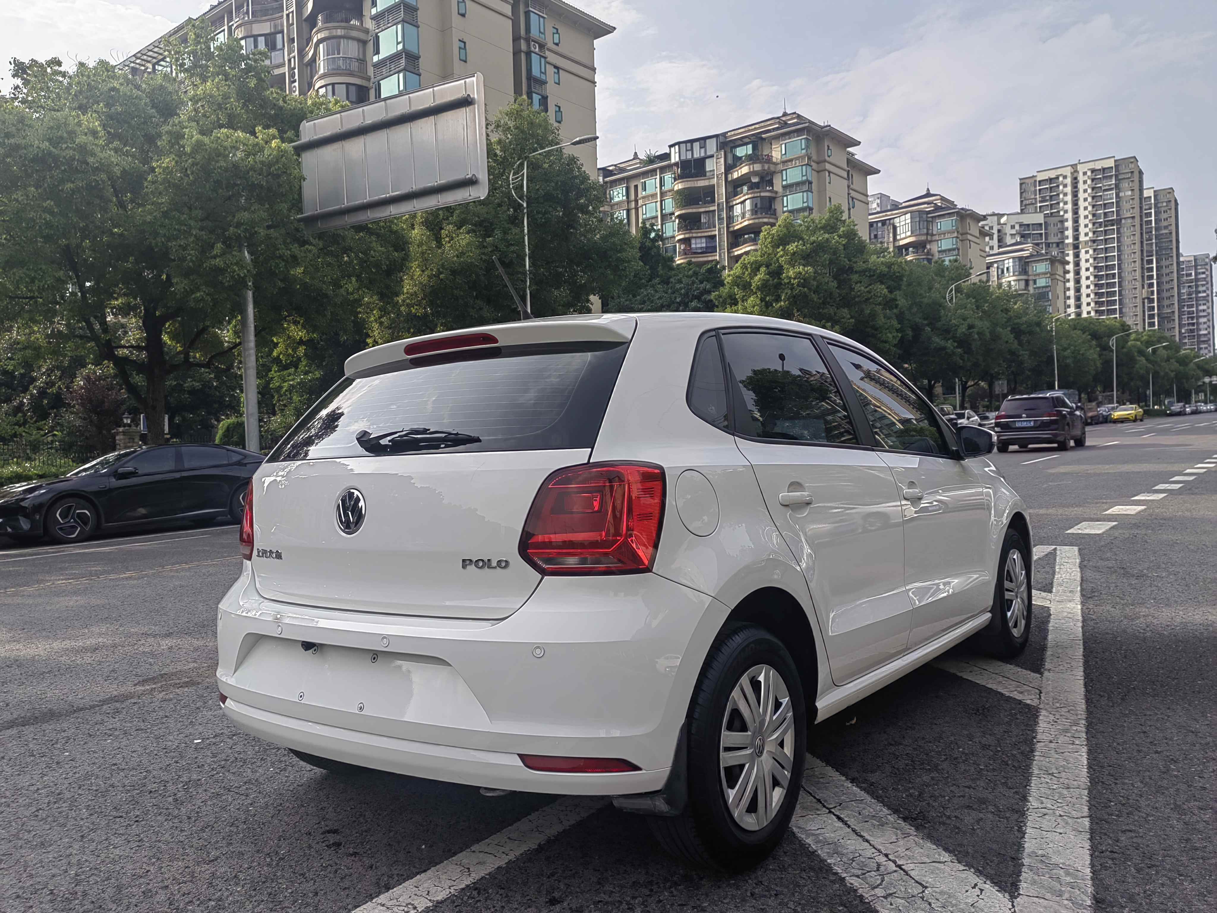 Volkswagen Polo 2017 car image #9