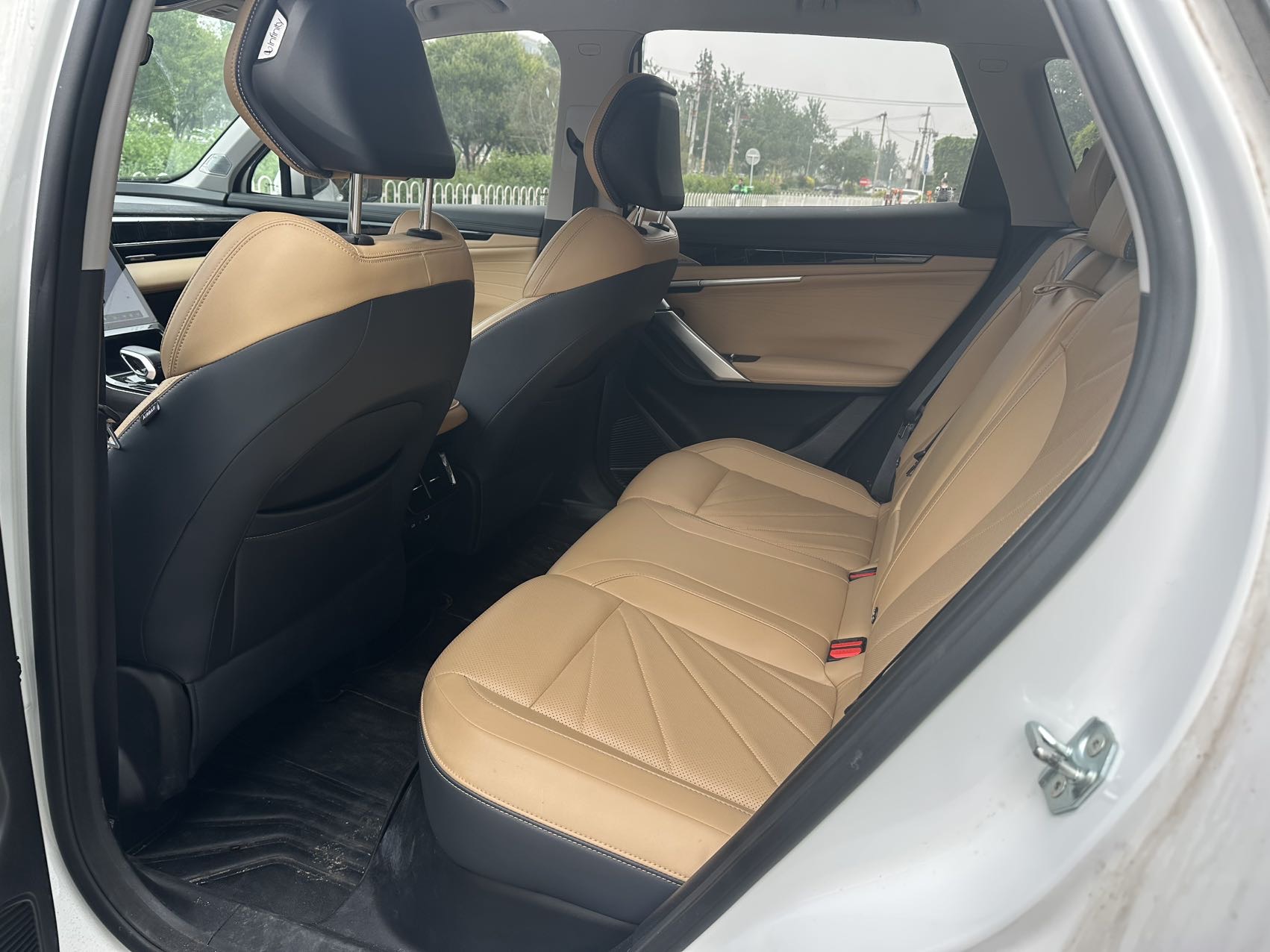 GEELY Boyue L 2022 car image #11