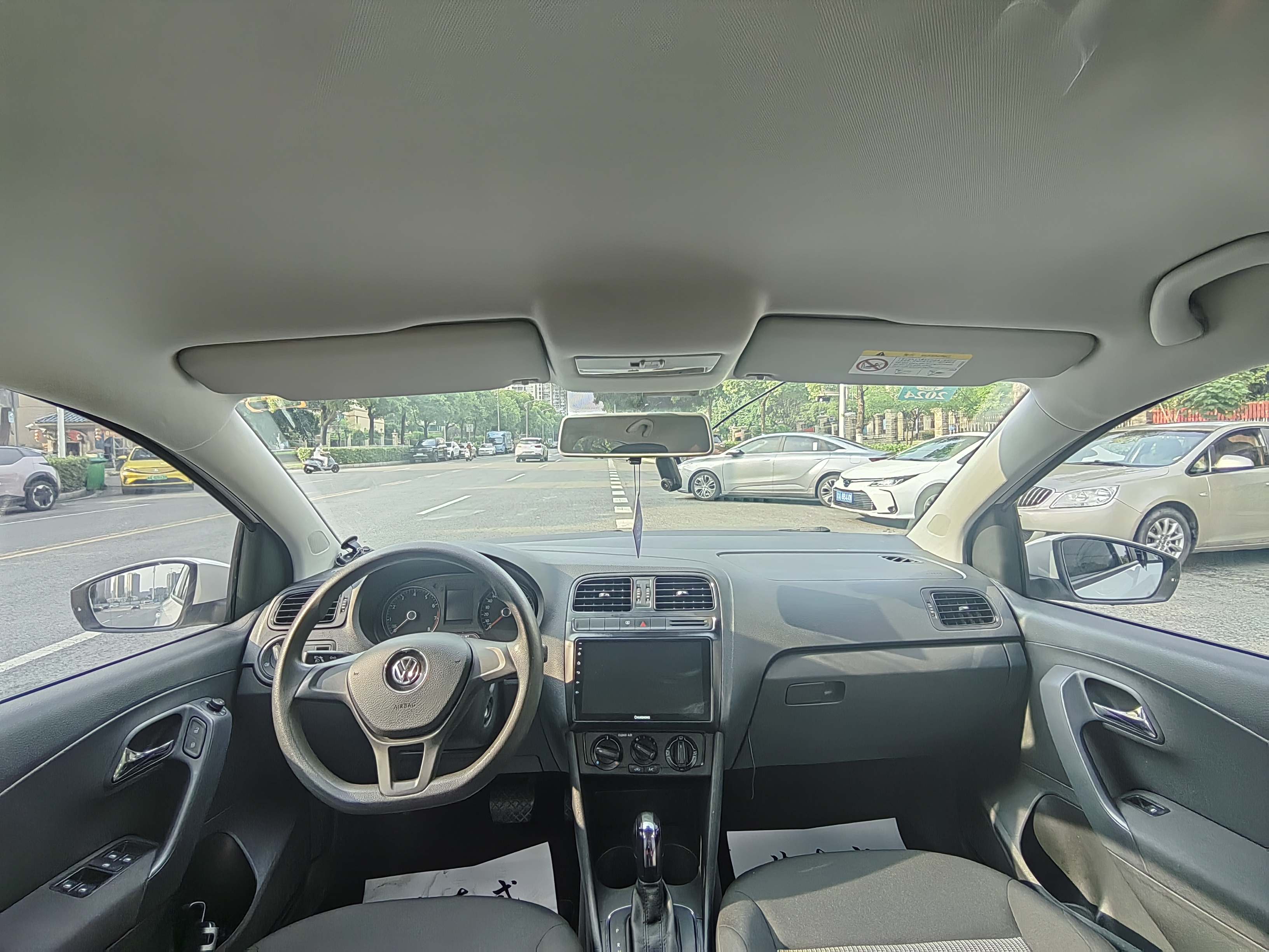 Volkswagen Polo 2017 car image #8