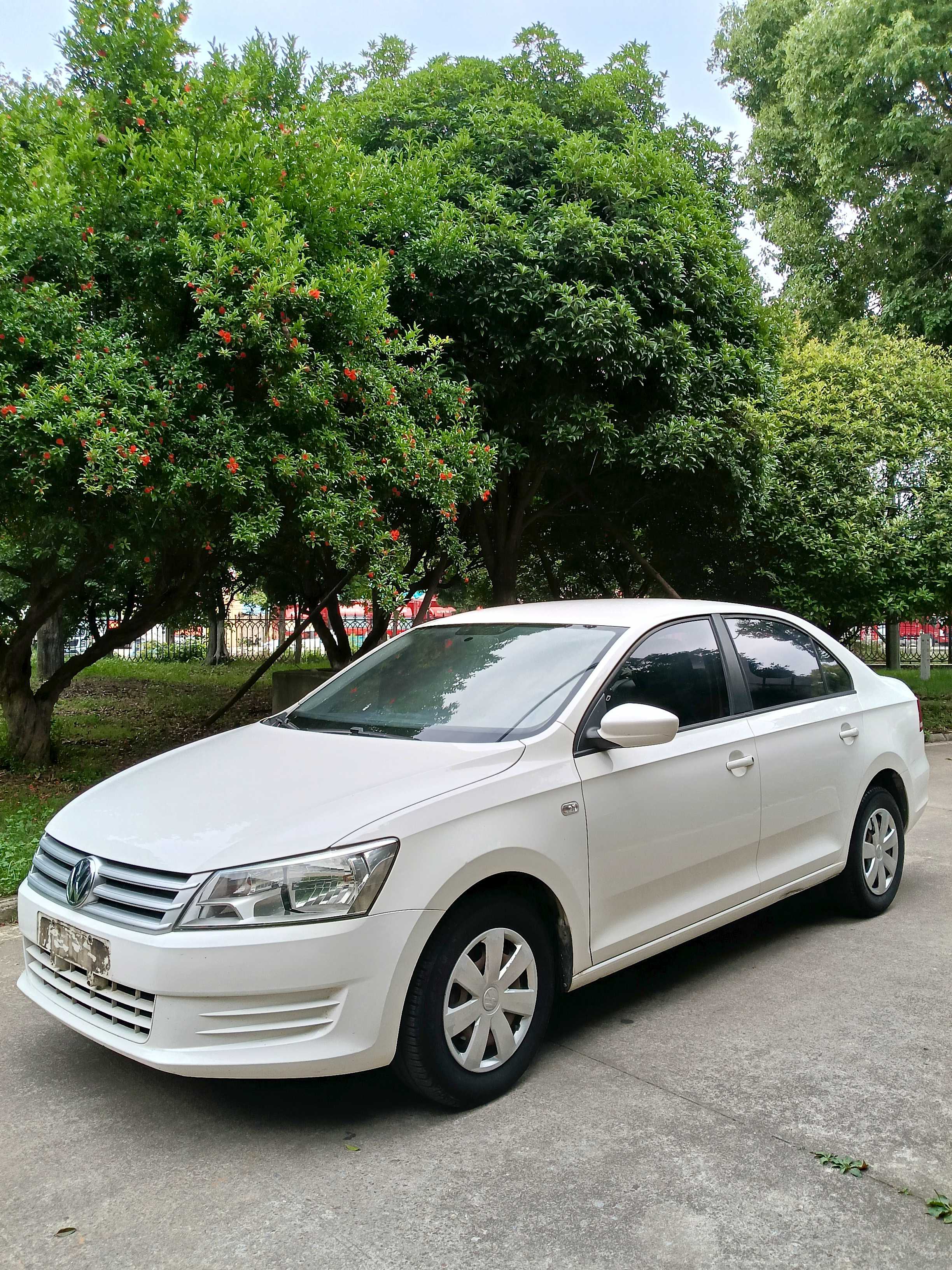 Volkswagen Santana 2015 car image #2