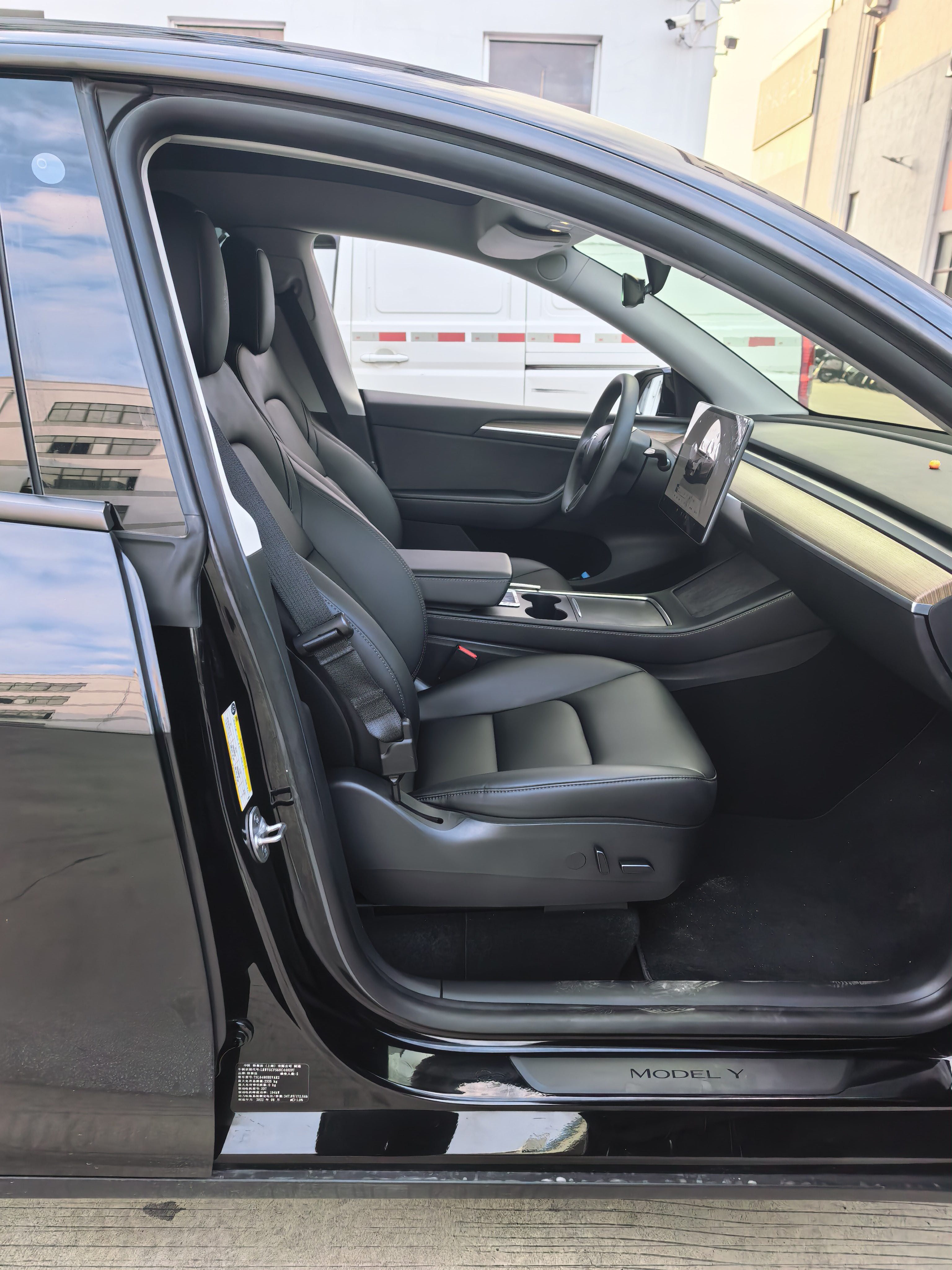 Tesla Model Y 2022 car image #9