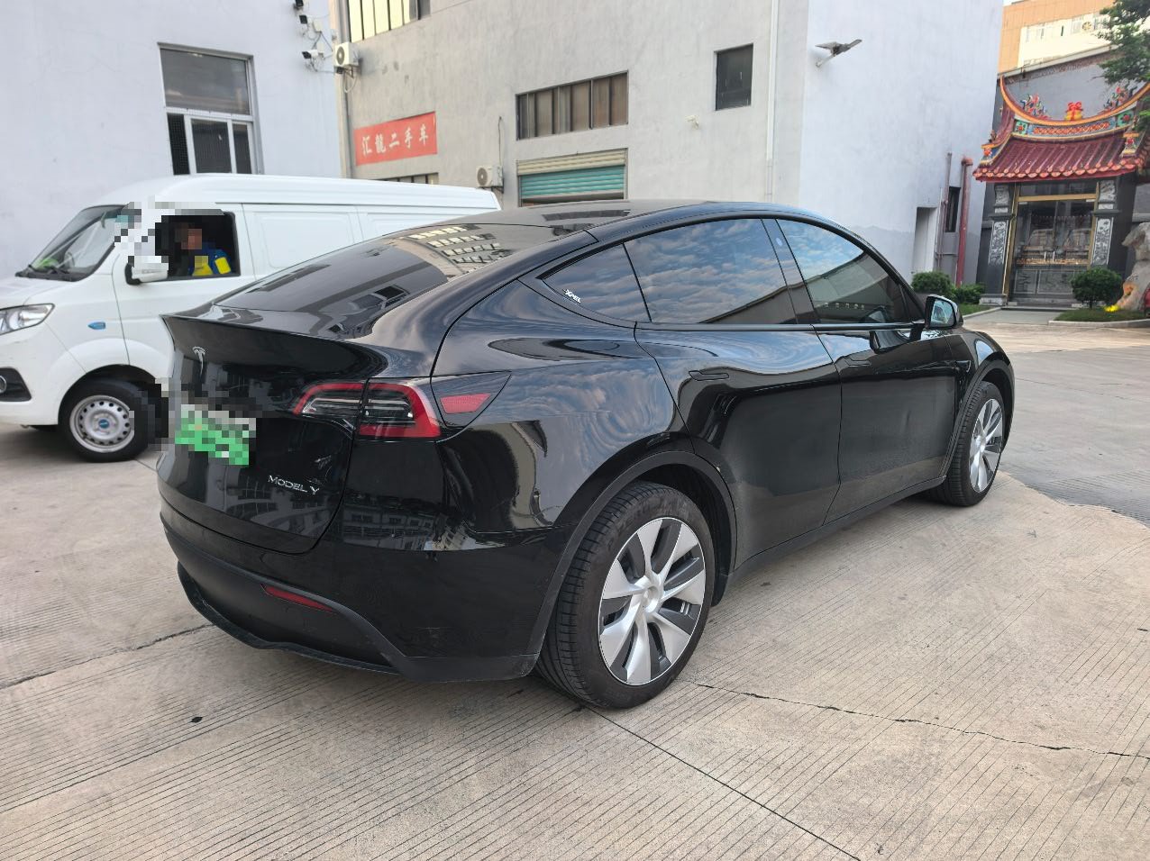 Tesla Model Y 2022 car image #11