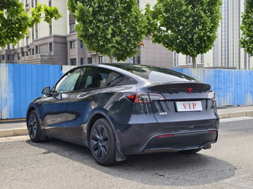 Tesla Model Y 2024 #9 Tesla Model Y 2024 car image #9