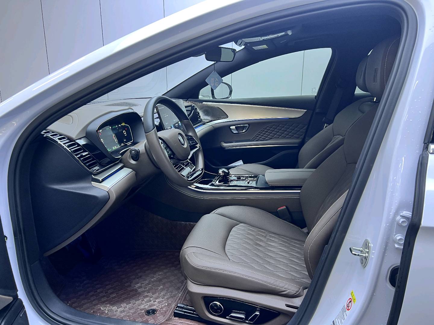 BYD Han 2024 car image #10