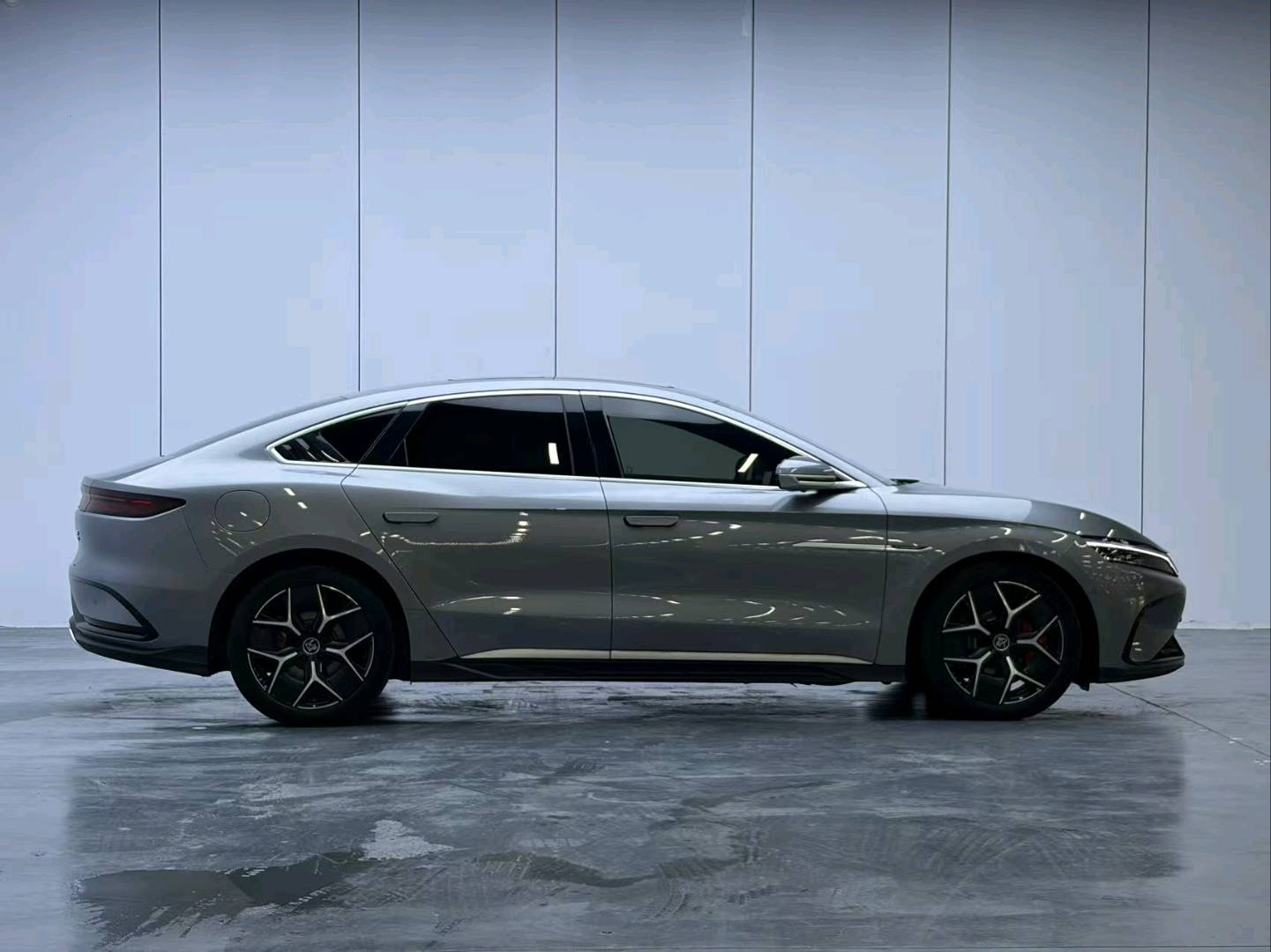 2023 car image #9
