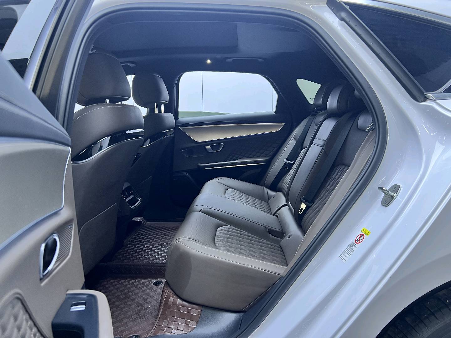 BYD Han 2024 car image #9
