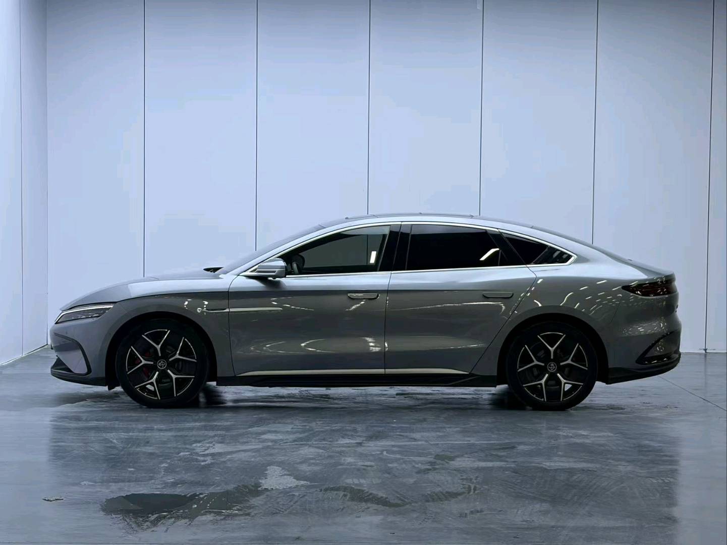 2023 car image #4