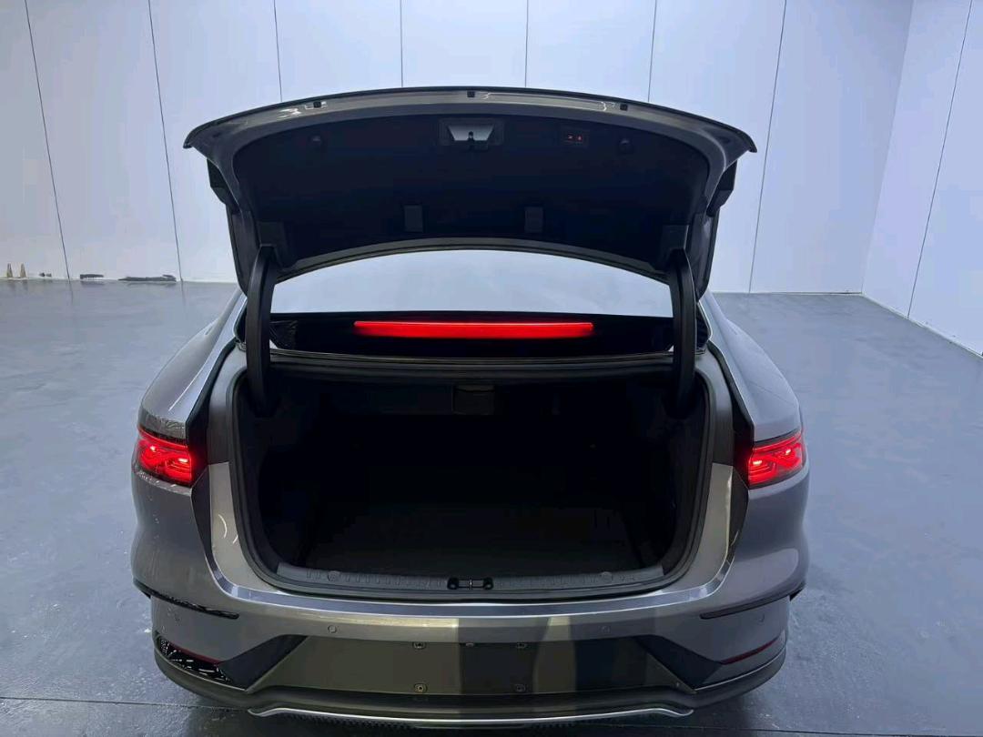 2023 car image #7