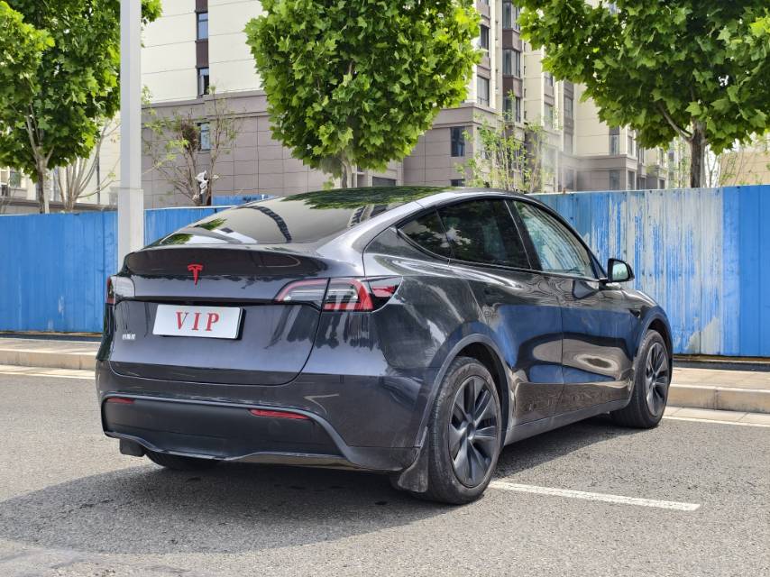 Tesla Model Y 2024 #11 Tesla Model Y 2024 car image #11
