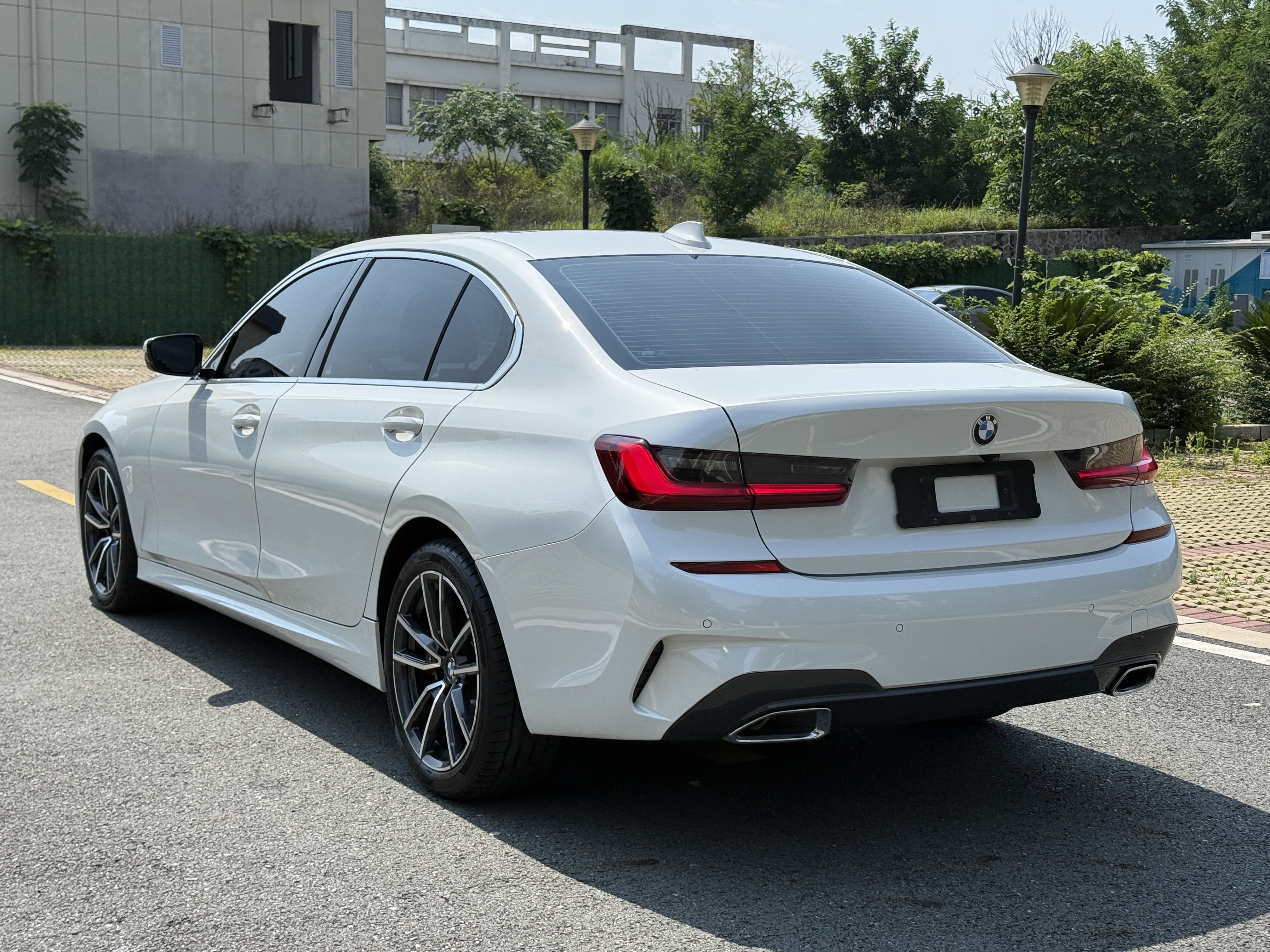 BMW 3 Series 2022 #9 BMW 3 Series 2022 car image #9