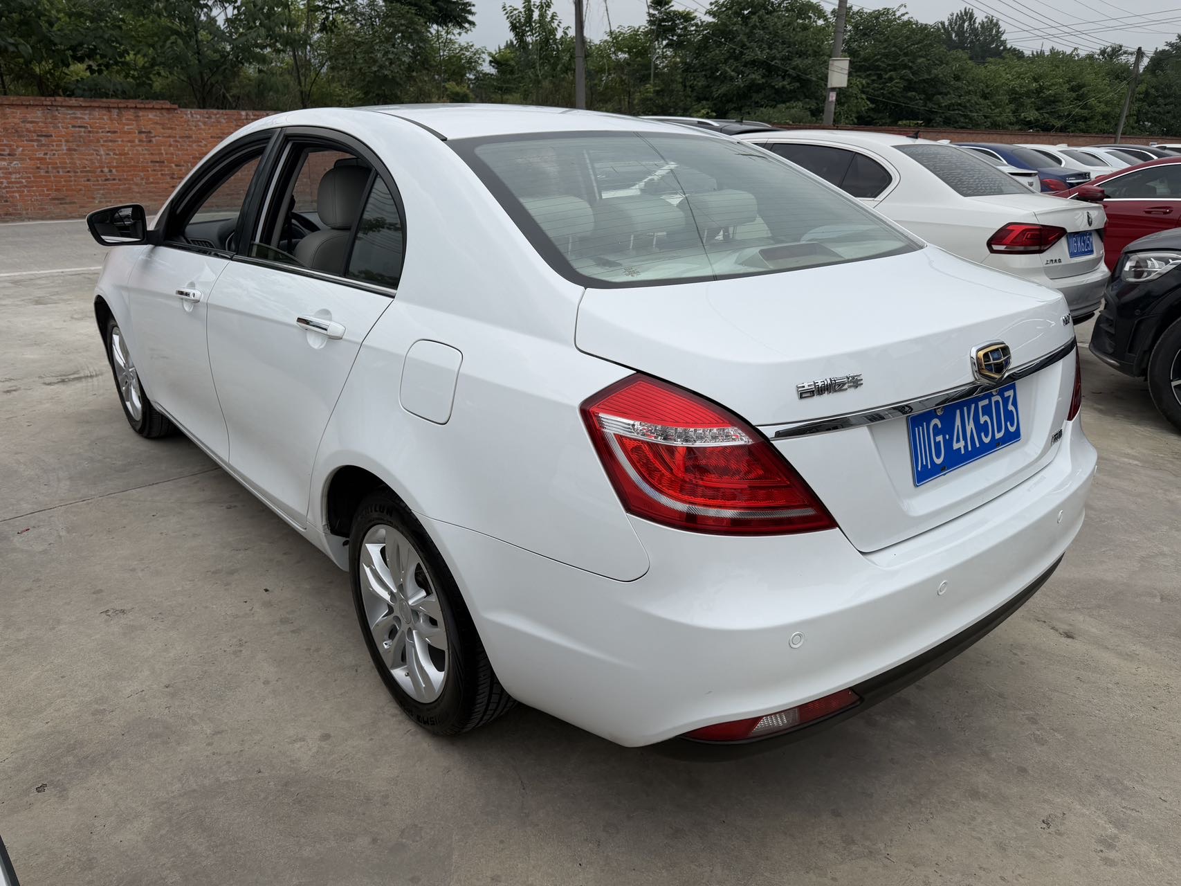 GEELY Emgrand 2015 car image #10