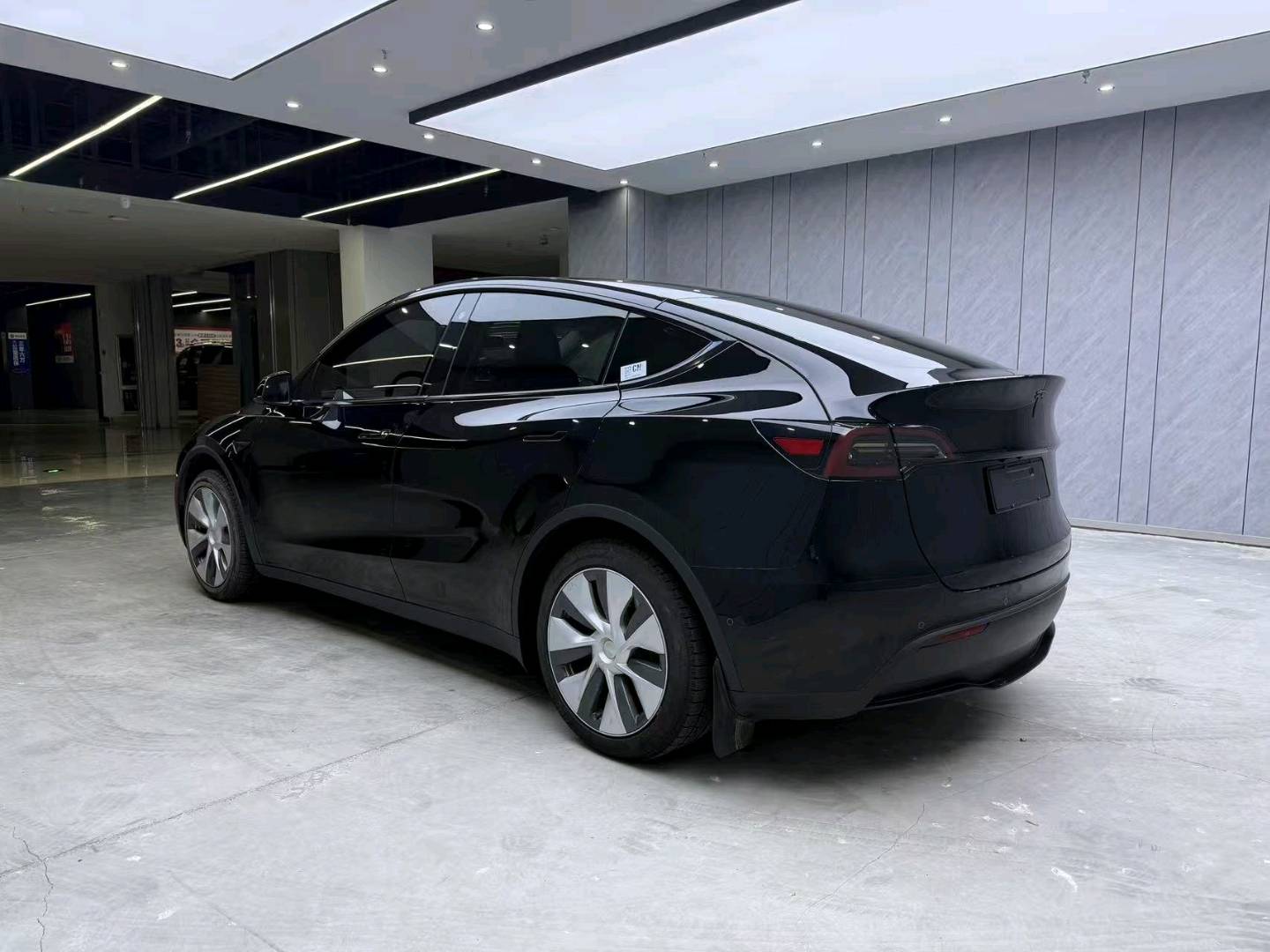 Tesla Model Y 2023 #8 Tesla Model Y 2023 car image #8