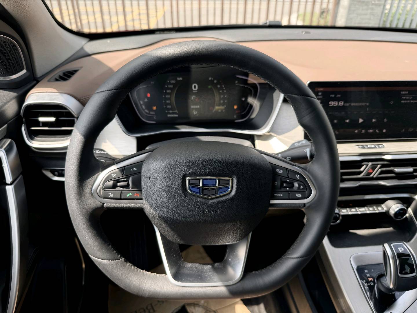 GEELY Coolray 2019 car image #7