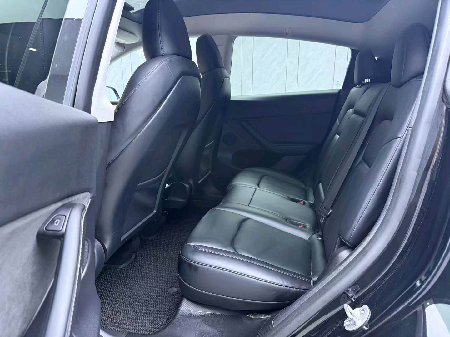 Tesla Model Y 2023 #6 Tesla Model Y 2023 car image #6
