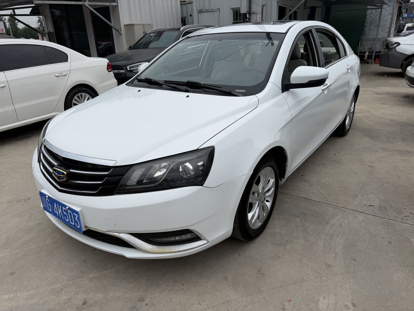 GEELY Emgrand 2015 car image #2