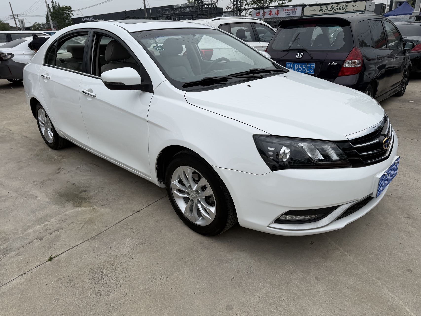 GEELY Emgrand 2015 car image #5
