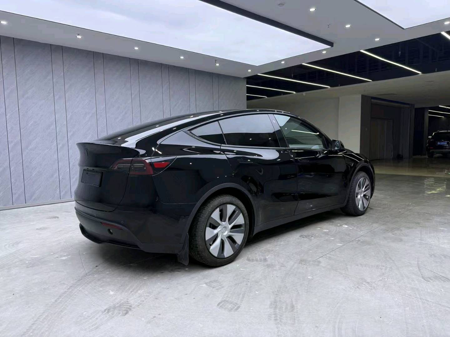 Tesla Model Y 2023 #10 Tesla Model Y 2023 car image #10
