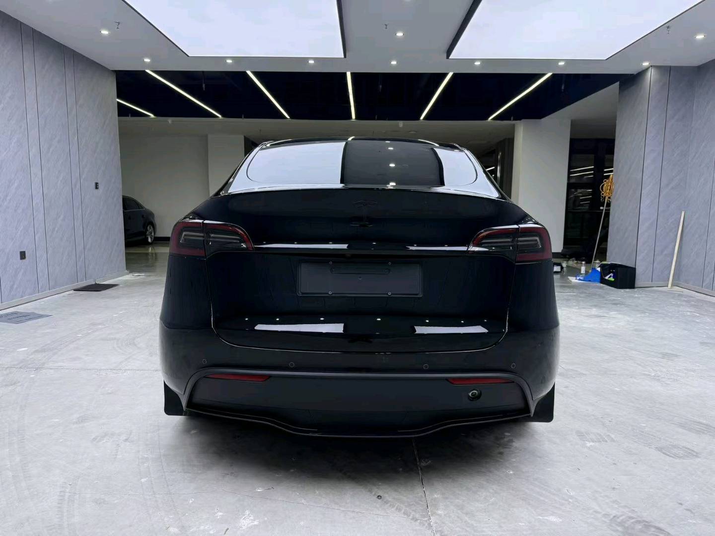 Tesla Model Y 2023 #9 Tesla Model Y 2023 car image #9